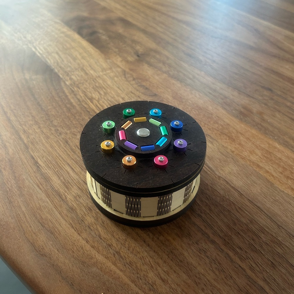 Wooden puzzle box by Constantin - Moderate difficulty